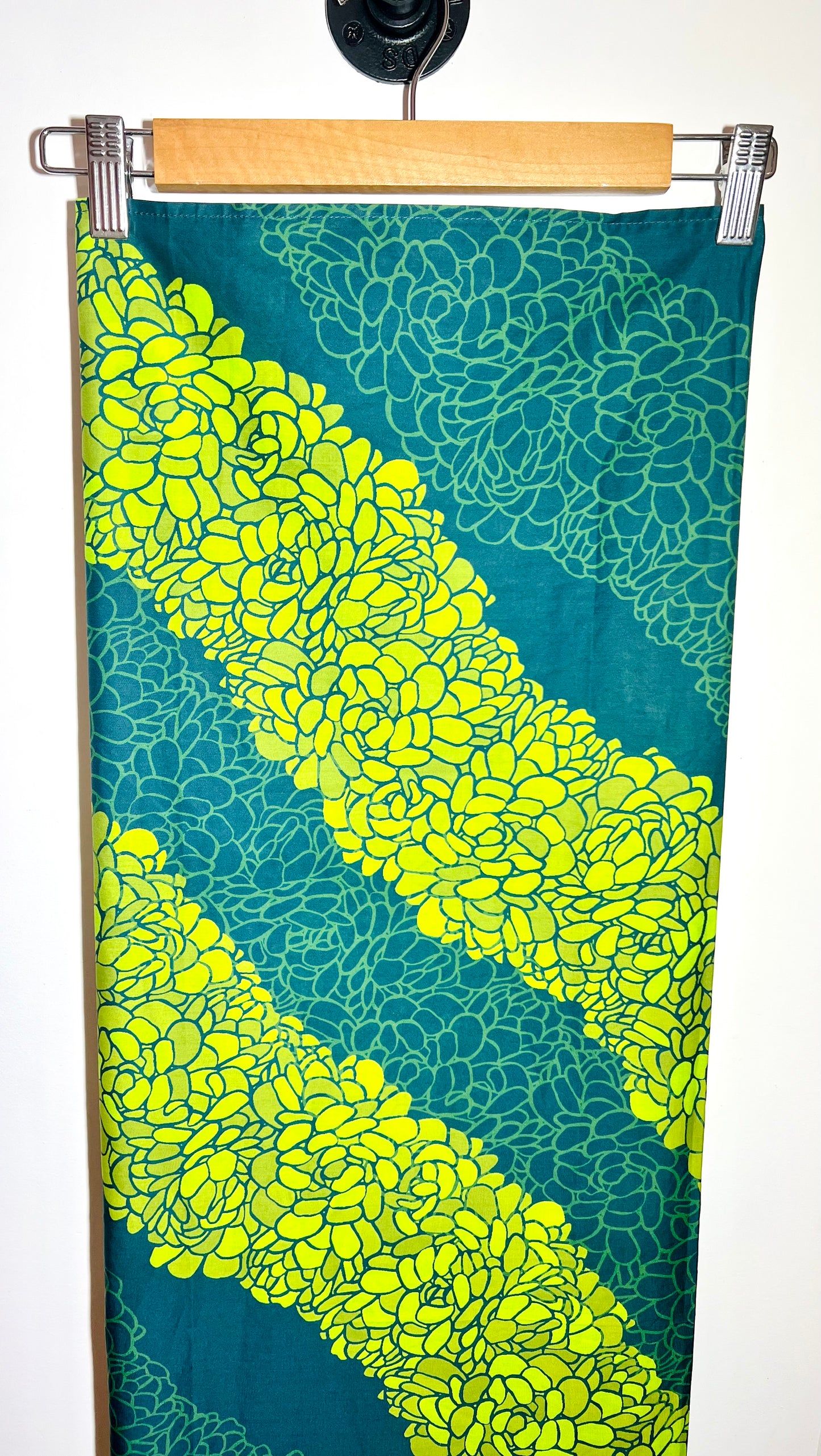 Hinahina Lei - Blue Pareo