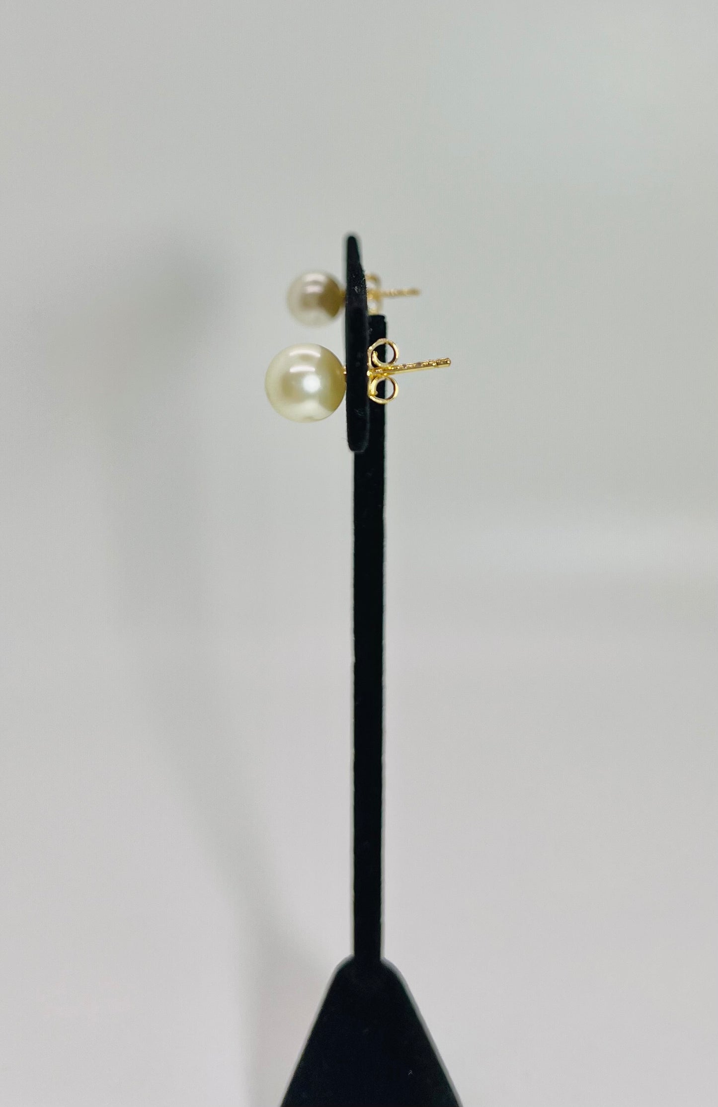 Classic Pearl Stud