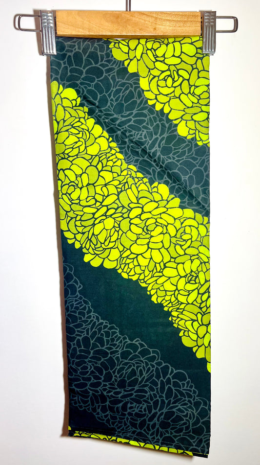 Hinahina Lei - Black Pareo